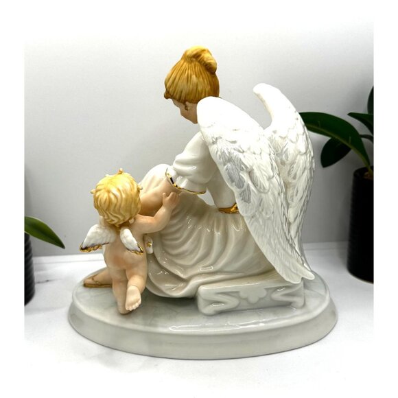 Vintage O'Well Porcelain Angel Figurine With Baby - Picture 5 of 11
